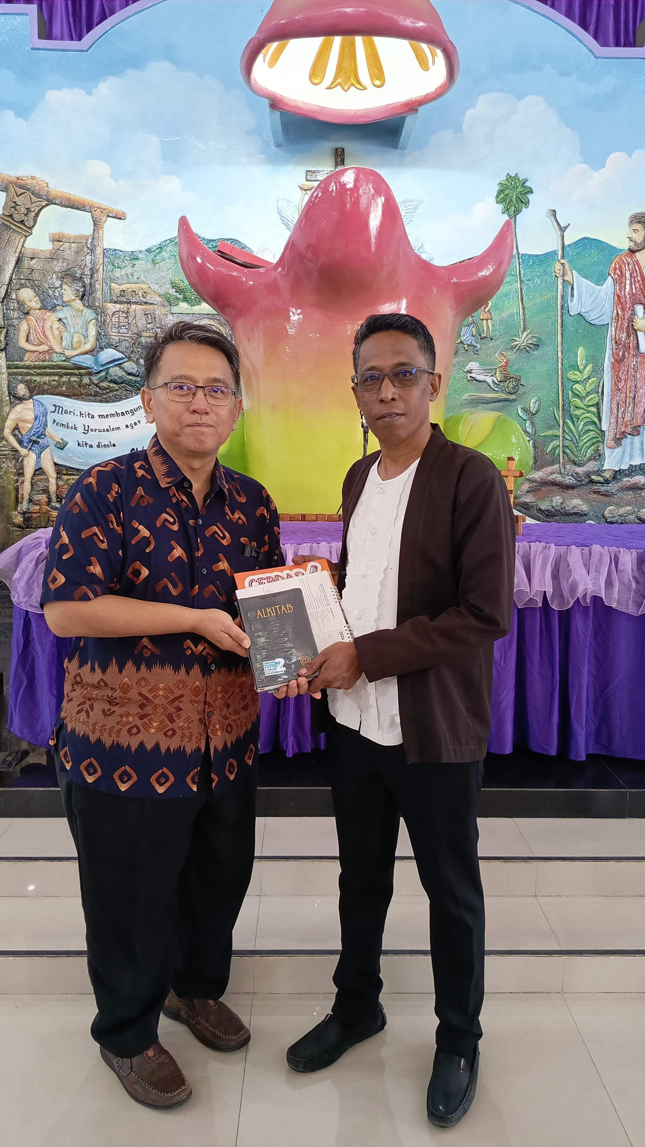 LAI Bagikan 155.000 Alkitab Melalui Program 