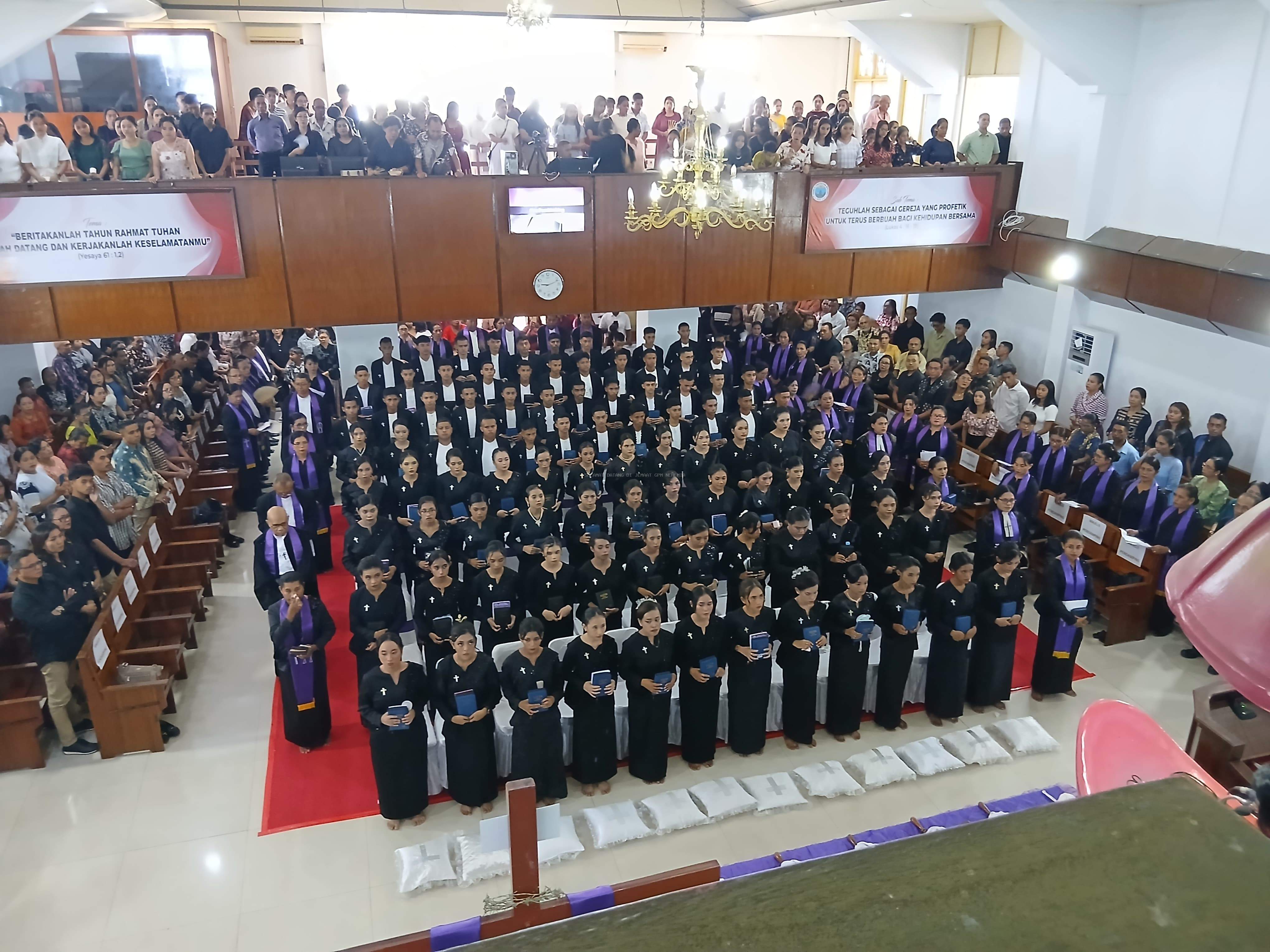 Langkah Teguh Iman, 93 Anggota Sidi  GPM Nehemia Diteguhkan