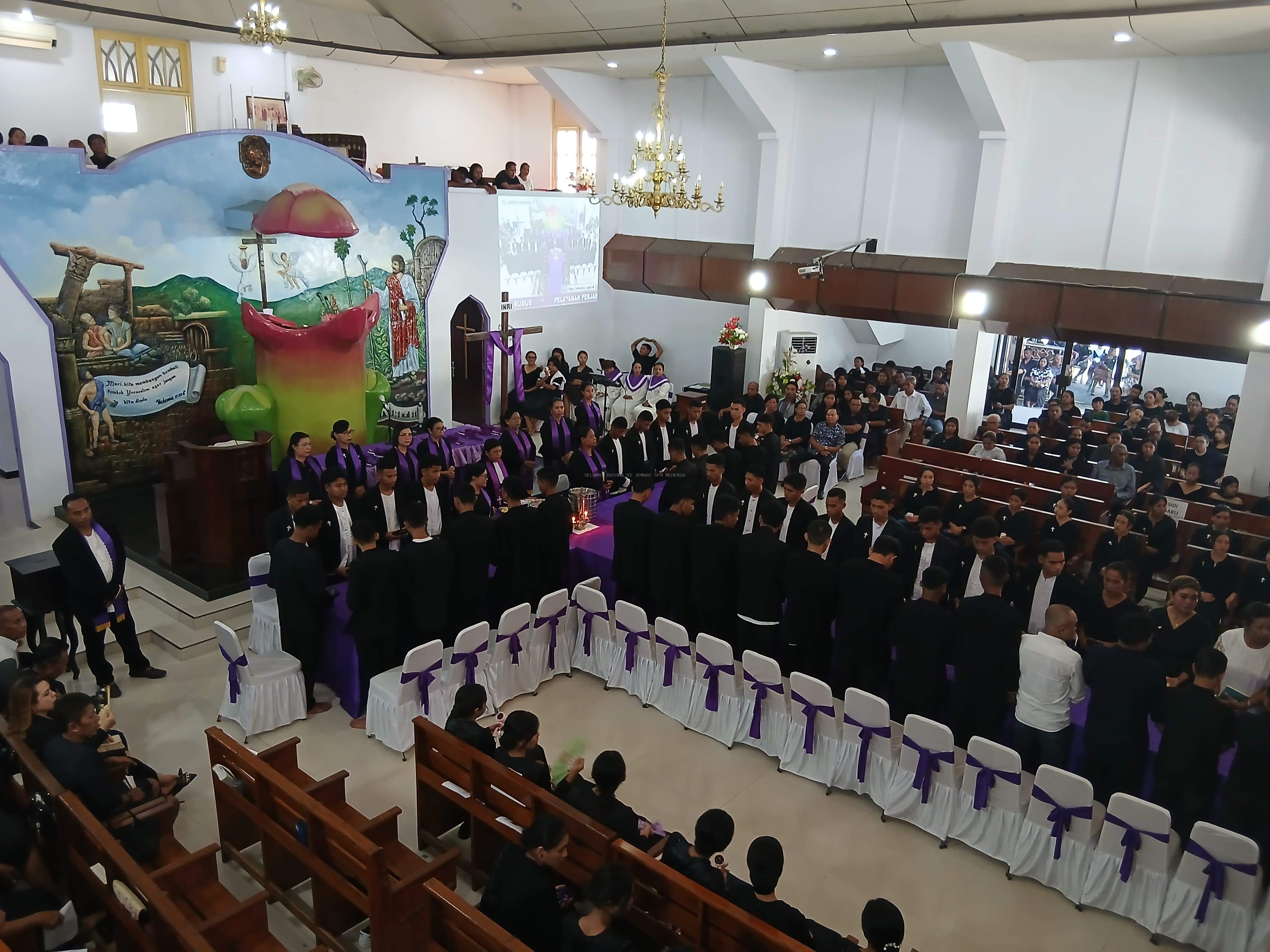 93  Anak Sidi Baru GPM Nehemia Ikut Kebaktian Jumat Agung 